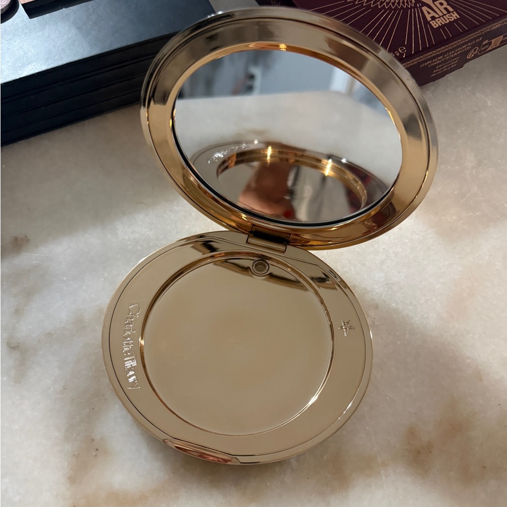 Charlotte Tilbury Airbrush Bronzer **Compact only!** - Picture 2 of 5